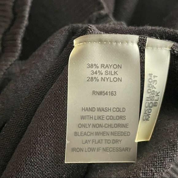 ✅3X Host Pick✅ Calvin Klein Sweater, XS - Picture 5 of 7